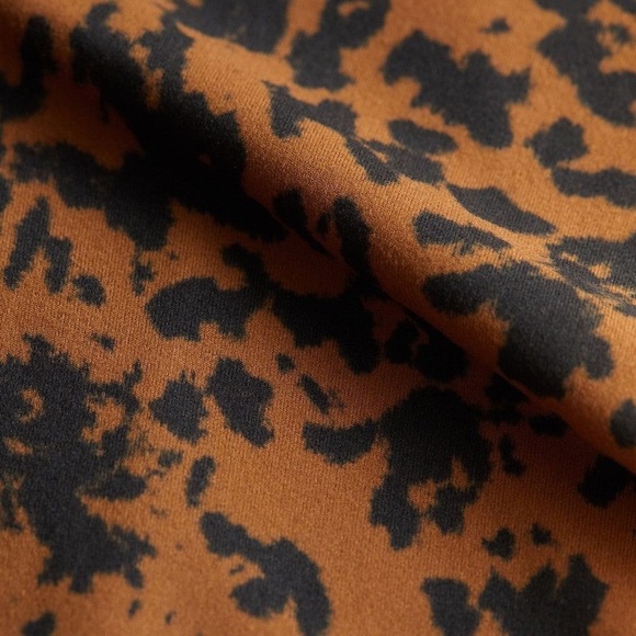 Varley Let's Move Kellam Bra
- Bronze Cheetah. SIZE. SMALL - Picture 15 of 16